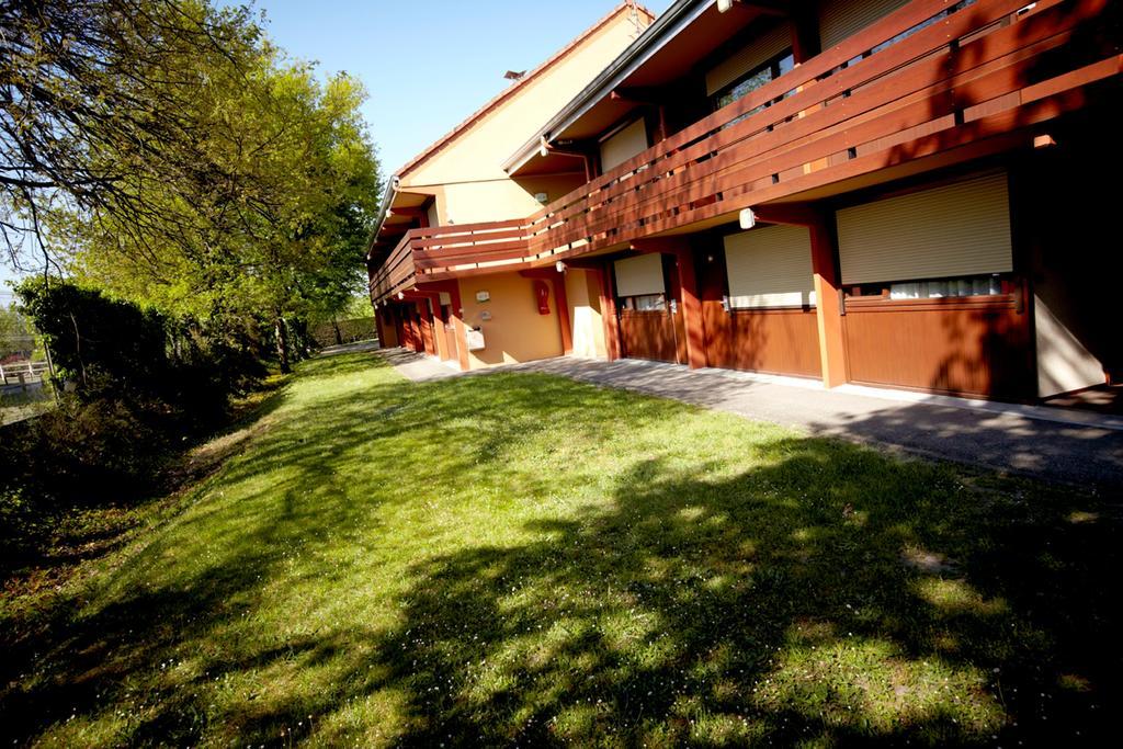 Hotel Campanile Sablé-Sur-Sarthe Vion Exterior foto