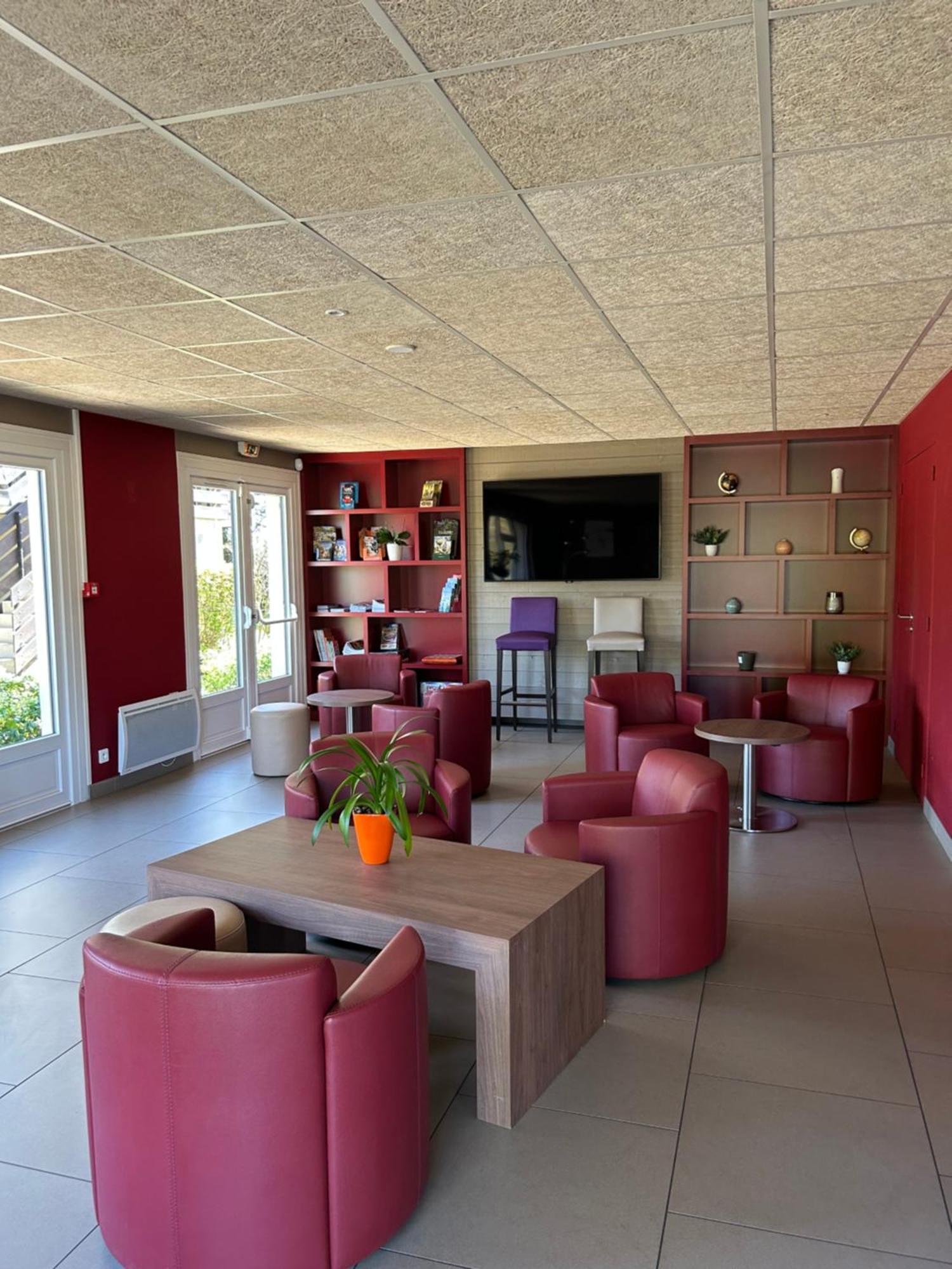 Hotel Campanile Sablé-Sur-Sarthe Vion Exterior foto