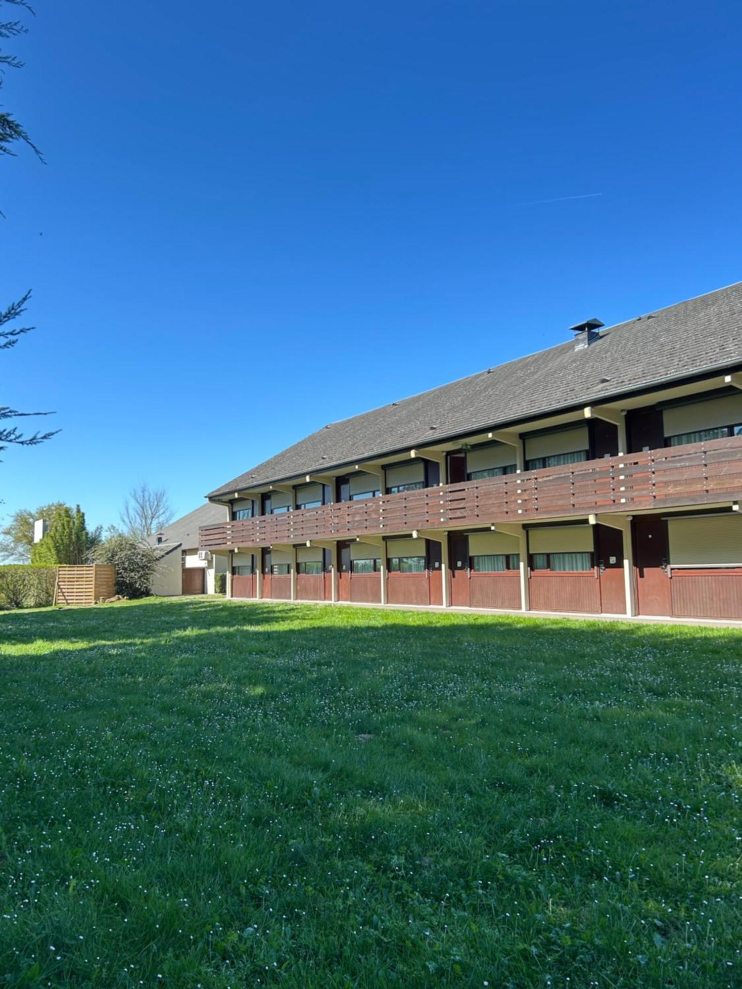 Hotel Campanile Sablé-Sur-Sarthe Vion Exterior foto