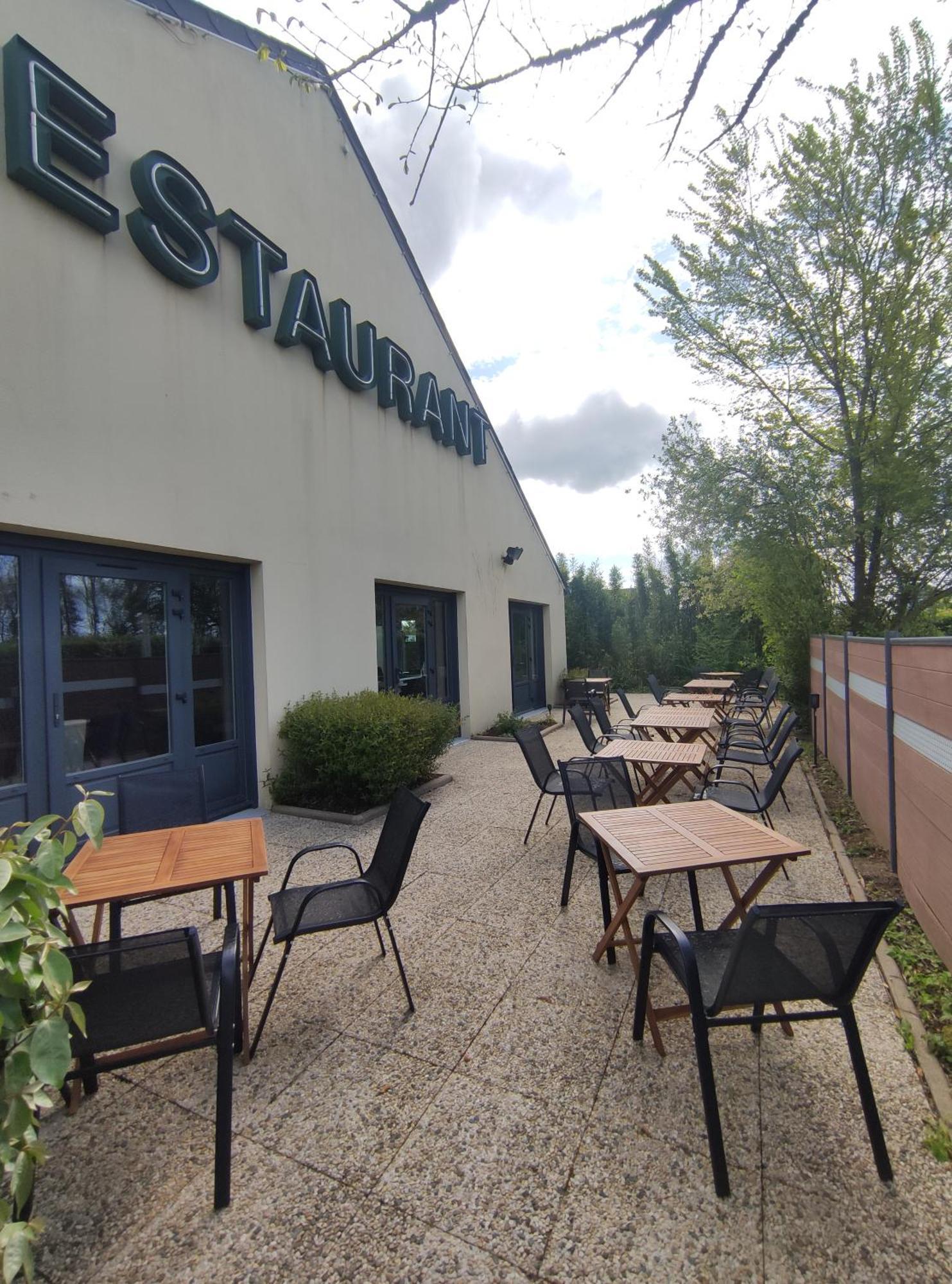 Hotel Campanile Sablé-Sur-Sarthe Vion Exterior foto