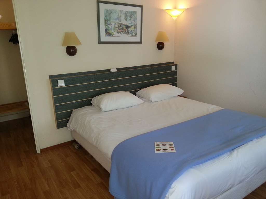 Hotel Campanile Sablé-Sur-Sarthe Vion Habitación foto