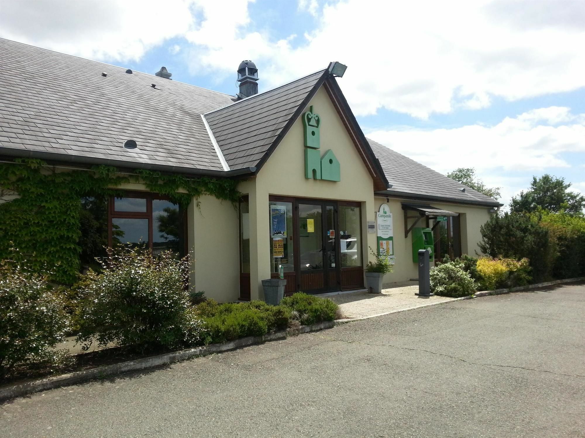 Hotel Campanile Sablé-Sur-Sarthe Vion Exterior foto
