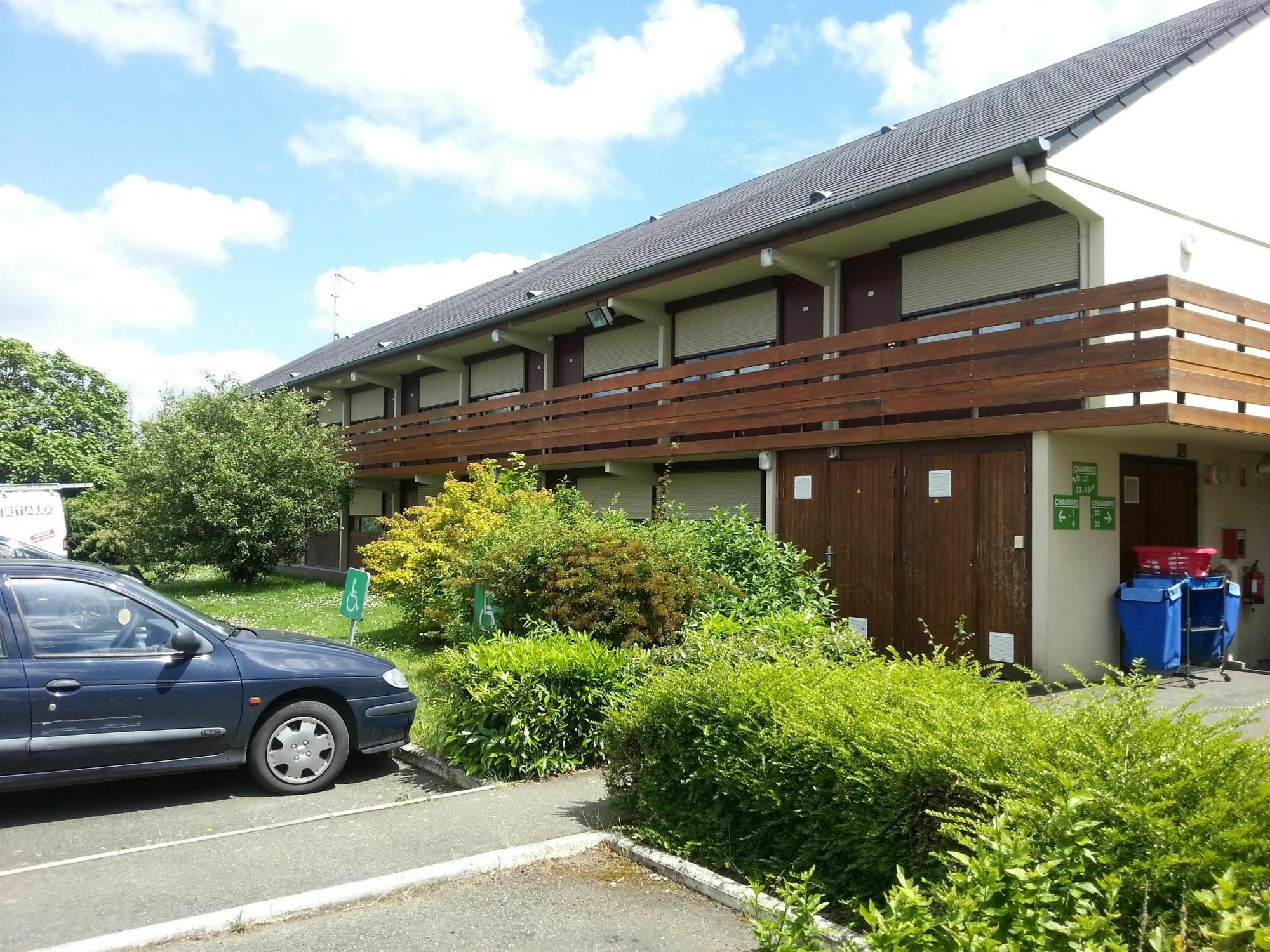 Hotel Campanile Sablé-Sur-Sarthe Vion Exterior foto